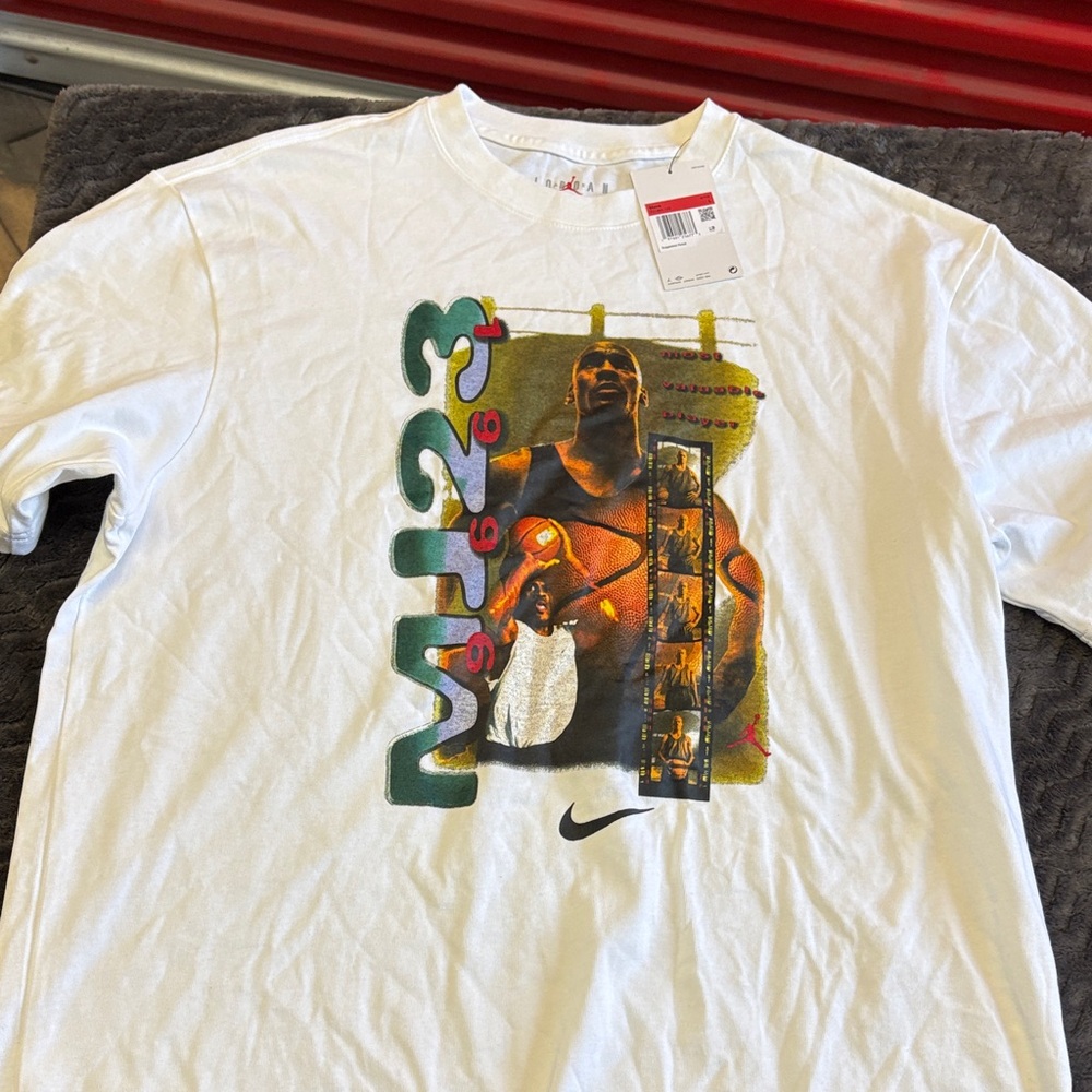 Nike Graphic Michael Jordan Tee in White with Multicolor Print size large nwt